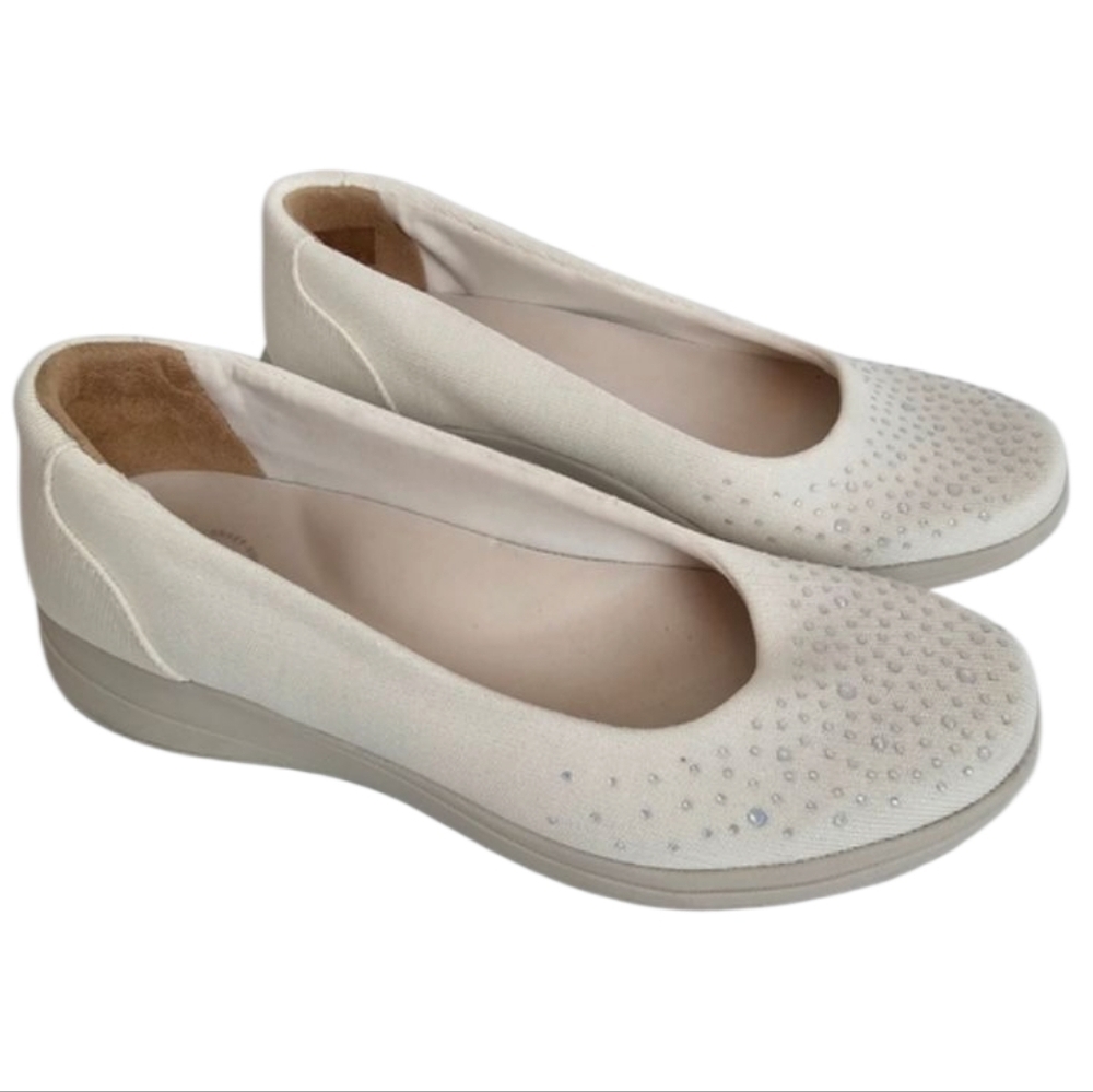 Bzees Air Step Ivory Slip-On Comfort Wedge Flats 9.5M Lightweight Washable